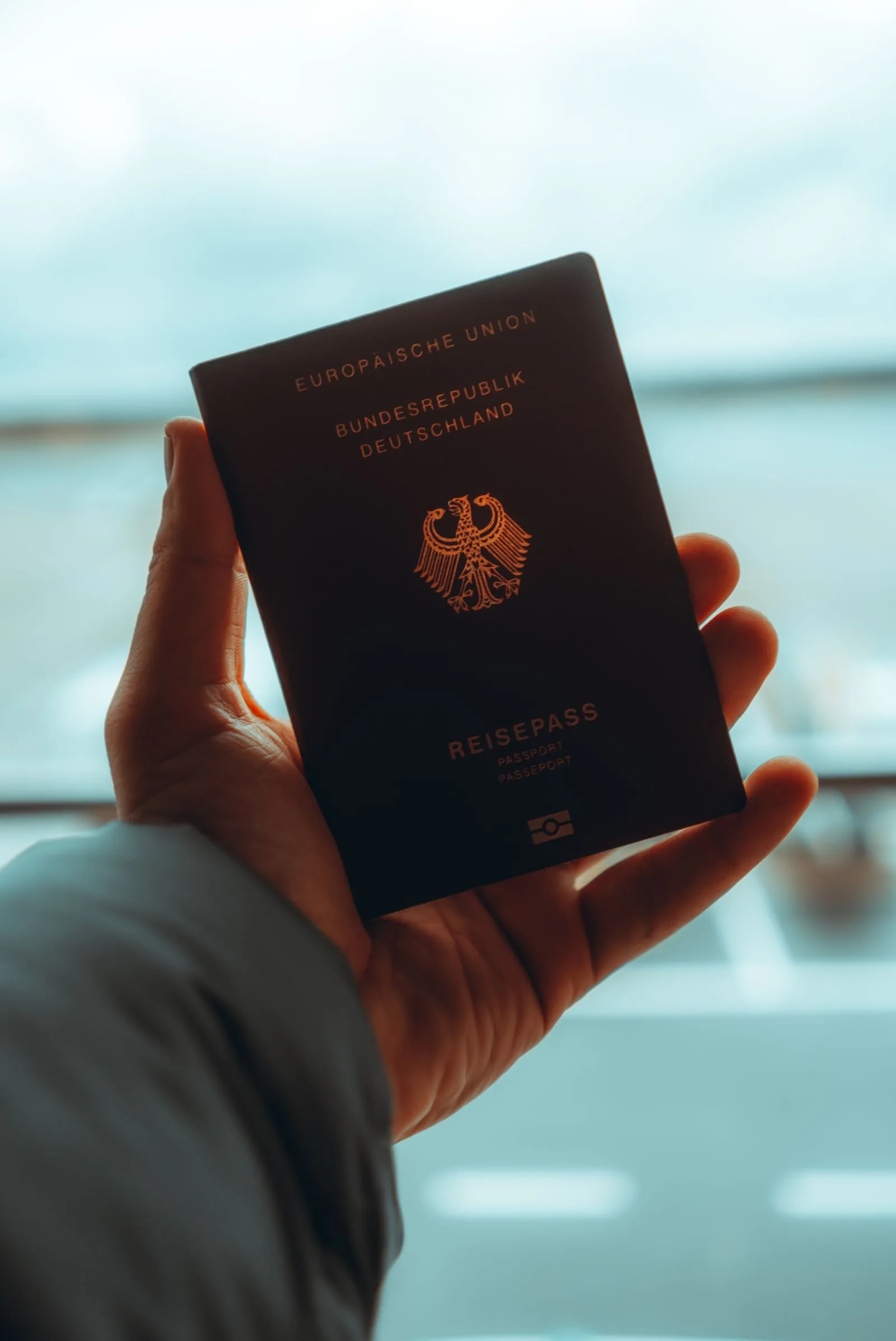 Permanent Residence vs Citizenship: Which Comes First